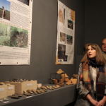 Відвідувачі виставки археологічних знахідок