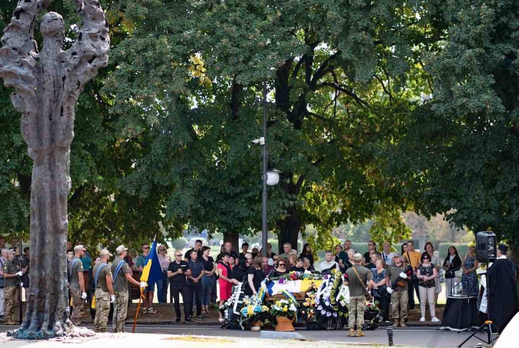 Ужгород попрощався із захисником Віктором Яцолою / Фото: Ужгородська міська рада